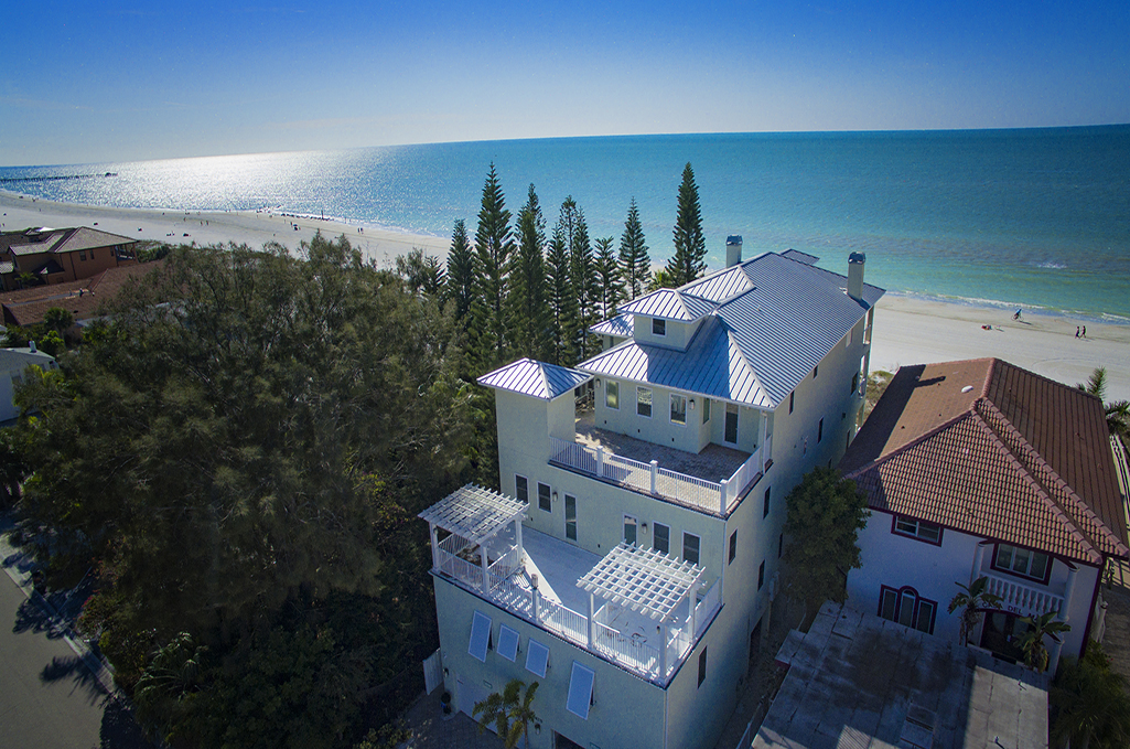 U7803628 Sonset Place - This coastal home takes up the two top floors><Over 5300 sq.ft. of Luxury